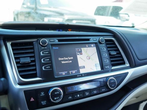 Used 2015 Toyota Highlander XLE FWD image 26