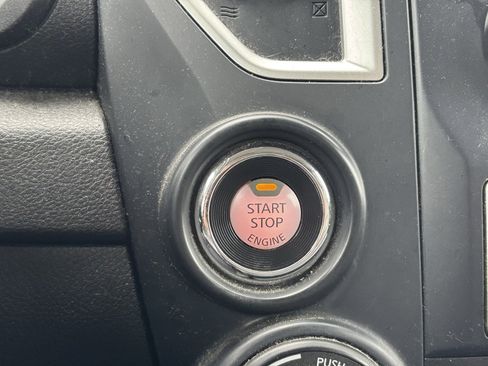 Used 2017 Nissan Titan S image 11