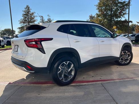 Used 2025 Chevrolet Trax LT image 6