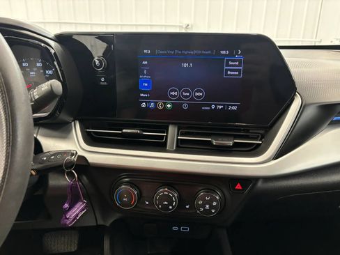 Used 2024 Chevrolet Trax LS w/ LS Convenience Package FWD image 39