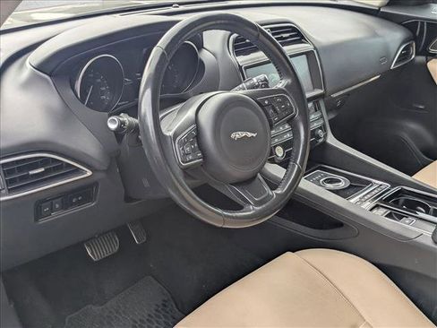 Used 2019 Jaguar F-PACE Premium image 9