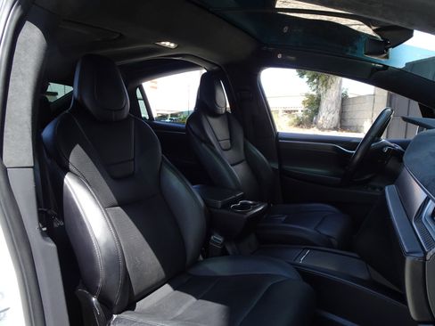 Used 2016 Tesla Model X 90D image 23