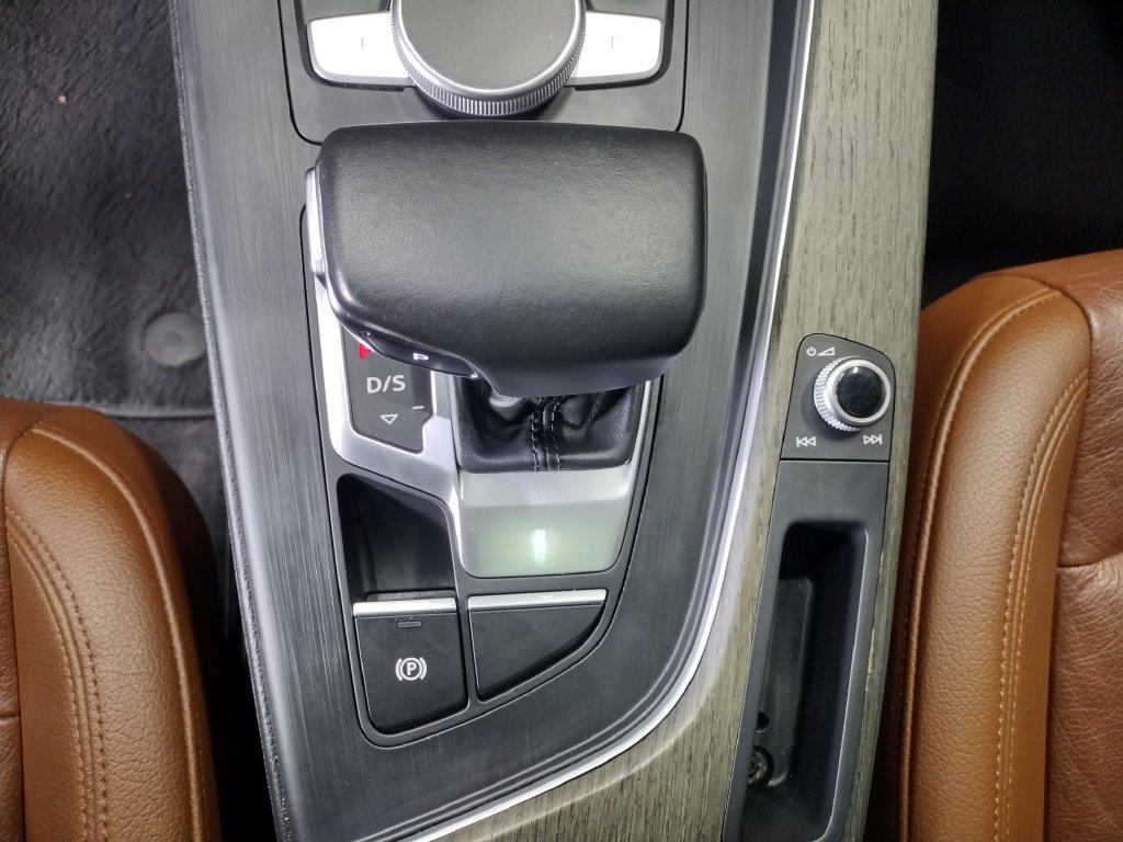 Used 2018 Audi A4 2.0T Ultra Premium Plus w/ Premium Plus Package FWD image 29