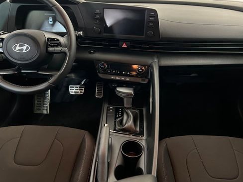 Used 2025 Hyundai Elantra Sport image 13