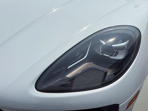 Used 2020 Porsche Macan AWD/4WD image 48