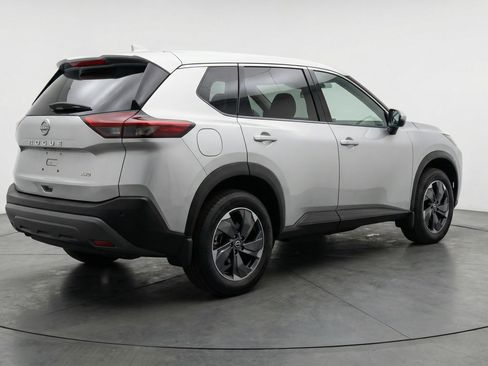 Used 2025 Nissan Rogue SV AWD/4WD image 9