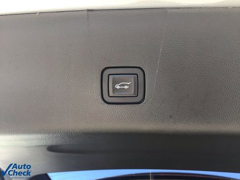 Used 2023 Chevrolet Traverse RS image 7