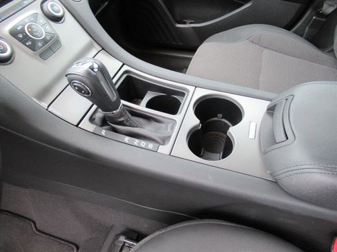 Used 2018 Ford Taurus SEL image 17