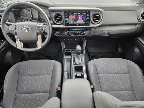 Used 2017 Toyota Tacoma TRD Sport AWD/4WD image 28
