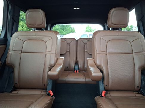 Used 2023 Lincoln Aviator Reserve w/ Equipment Group 201A AWD/4WD image 19