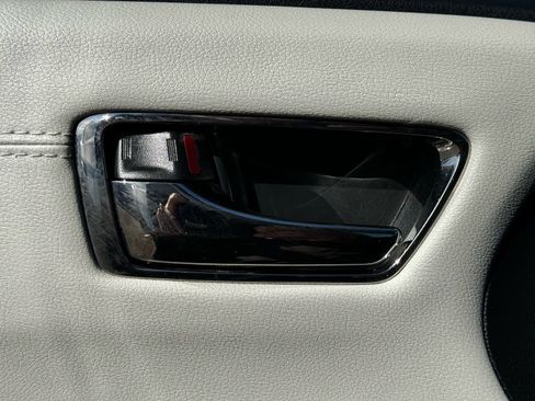 Used 2015 Toyota Avalon Limited image 18