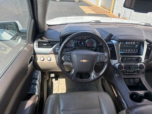 Used 2019 Chevrolet Tahoe LT w/ Luxury Package AWD/4WD image 2