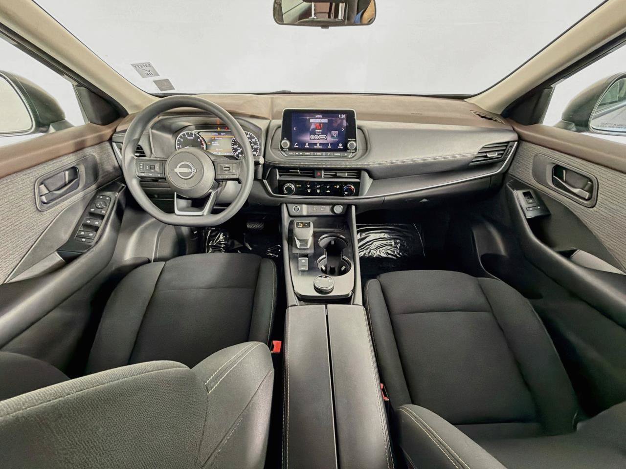 Used 2023 Nissan Rogue S AWD/4WD image 10