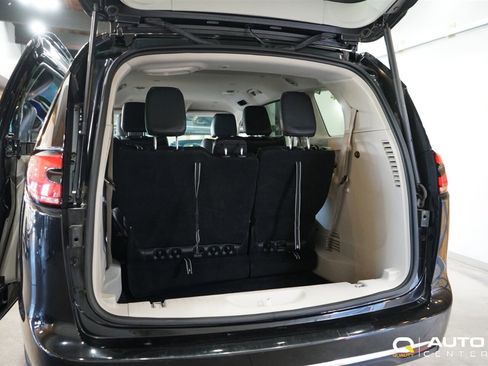 Used 2022 Chrysler Pacifica Touring-L image 28