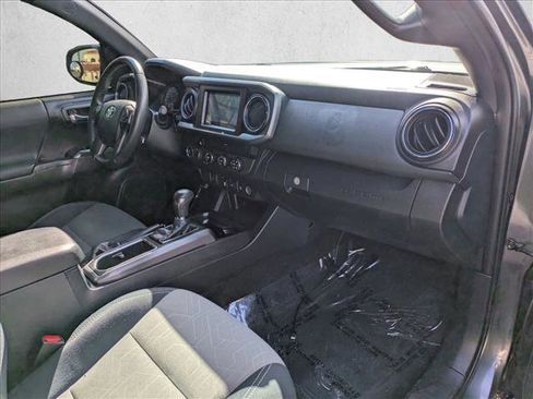 Used 2020 Toyota Tacoma TRD Off-Road AWD/4WD image 20