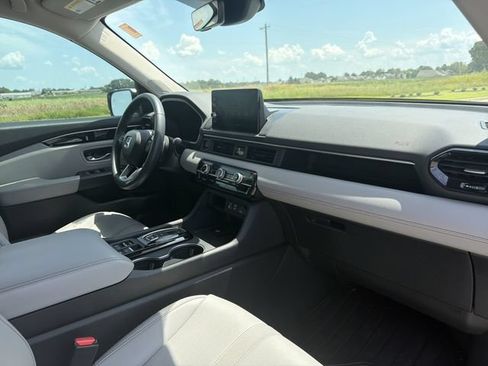 Used 2025 Honda Pilot Touring image 16