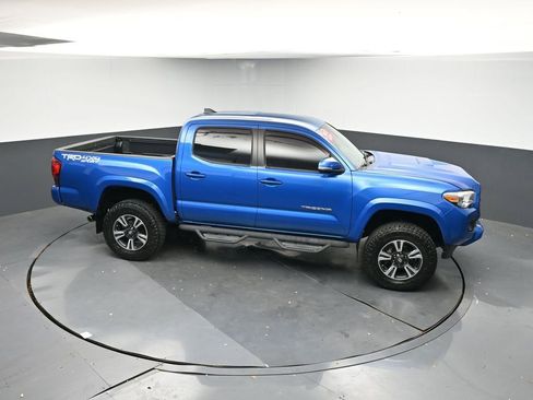 Used 2018 Toyota Tacoma TRD Sport image 40
