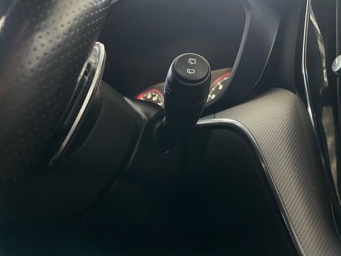 Used 2018 Volvo XC60 T6 R-Design w/ Convenience Package image 33