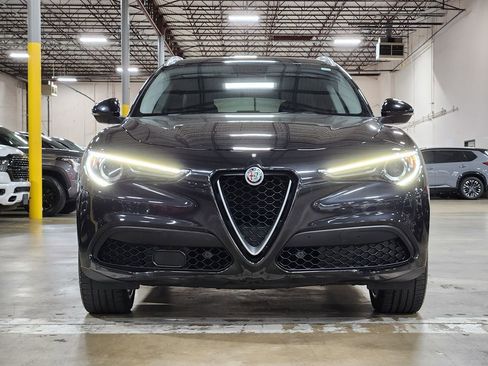 Used 2018 Alfa Romeo Stelvio AWD image 3