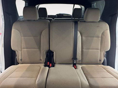 Used 2022 Chevrolet Traverse LS image 24