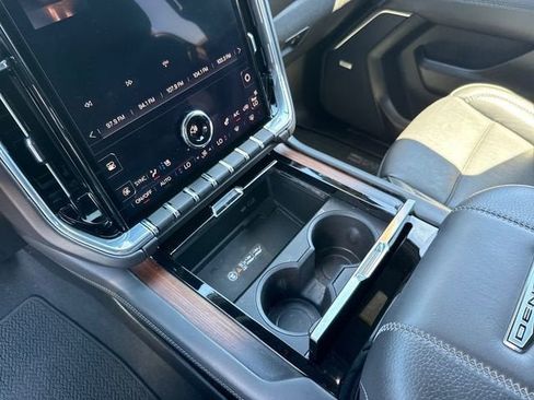 Used 2025 GMC Yukon Denali AWD/4WD image 20