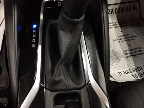 Used 2020 Toyota Corolla LE image 19