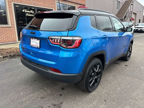 Used 2024 Jeep Compass Latitude w/ Convenience Group image 28