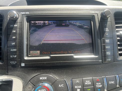 Used 2012 Toyota Sienna XLE w/ Premium Pkg FWD image 22