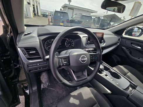 Used 2025 Nissan Rogue SV FWD image 44