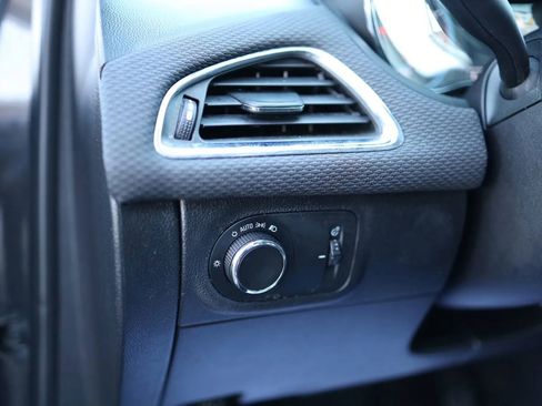 Used 2017 Chevrolet Cruze LT image 17