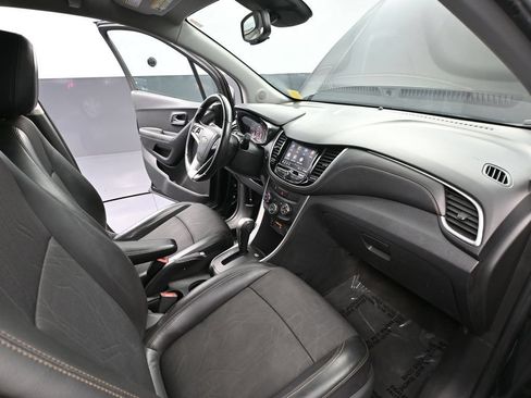 Used 2020 Chevrolet Trax LT w/ LT Convenience Package AWD/4WD image 42