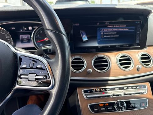 Used 2019 Mercedes-Benz E 300 image 4