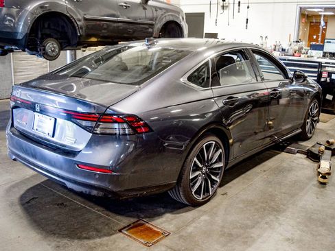 Used 2023 Honda Accord Touring image 5