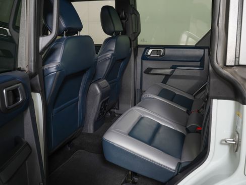 Used 2024 Ford Bronco Outer Banks AWD/4WD image 12