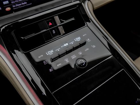 Used 2025 Porsche Panamera w/ Premium Package image 55