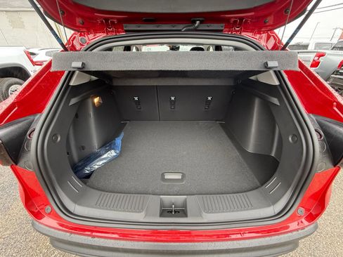 New 2026 Chevrolet Trax LT w/ Midnight Edition FWD image 29