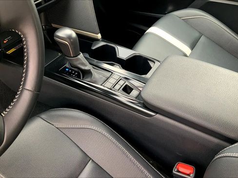 Used 2025 Toyota Camry SE image 16