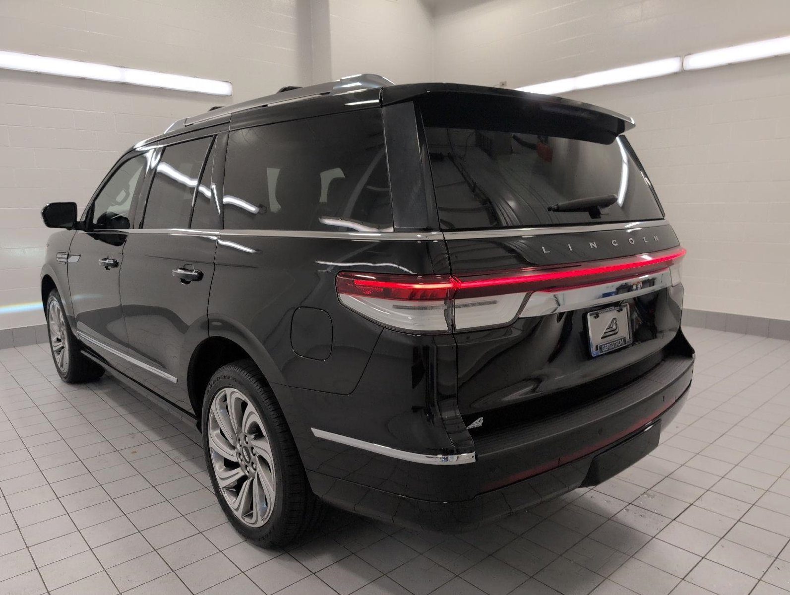 Used 2023 Lincoln Navigator Reserve AWD/4WD image 16