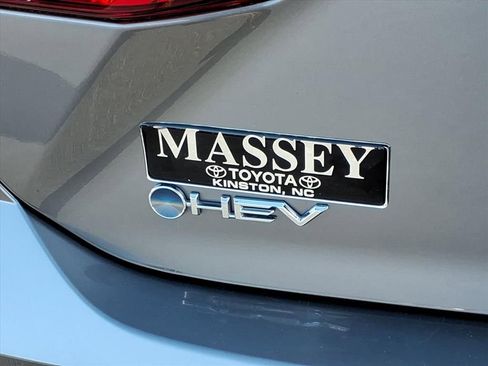 Used 2025 Toyota Camry SE w/ Multimedia Upgrade Package image 5