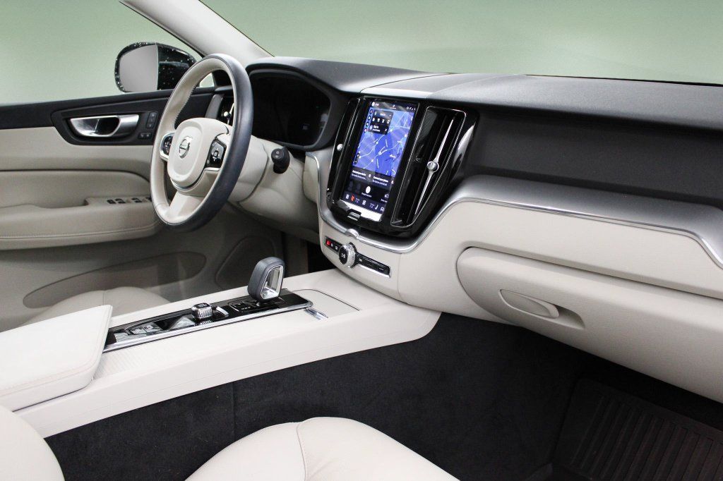 Used 2024 Volvo XC60 B5 Core w/ Protection Package Premier AWD/4WD image 22