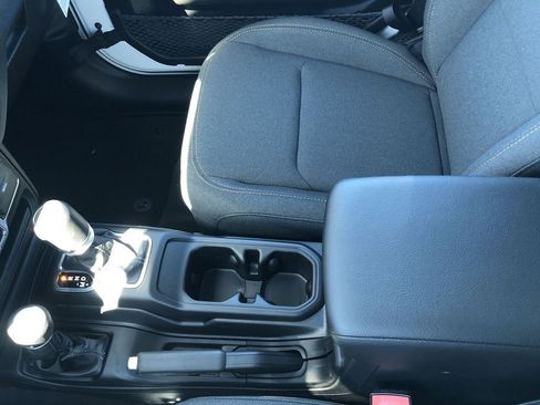 New 2026 Jeep Gladiator Sport AWD/4WD image 17