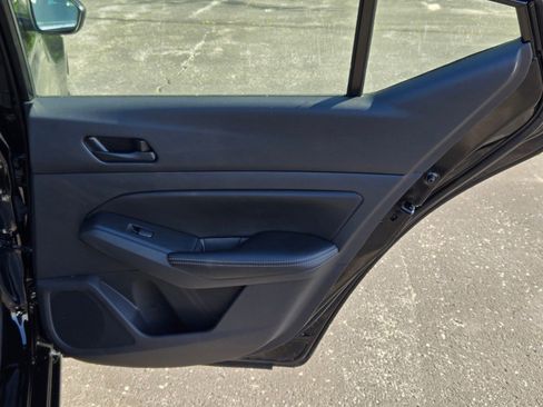 Used 2025 Nissan Altima 2.5 SV FWD image 9