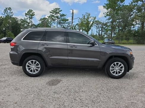 Used 2021 Jeep Grand Cherokee Laredo RWD image 3