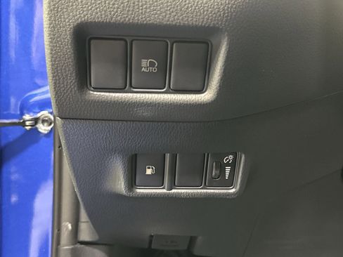 Used 2022 Toyota C-HR XLE image 17