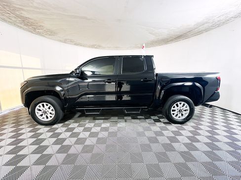 Certified 2024 Toyota Tacoma SR5 AWD/4WD image 6