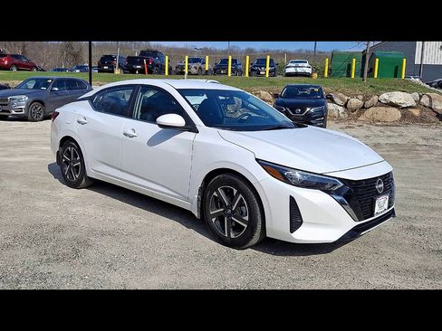 Used 2025 Nissan Sentra SV w/ Trunk Package image 2