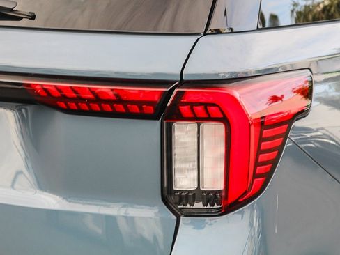 Used 2025 Ford Explorer Active w/ Active Comfort Package image 10