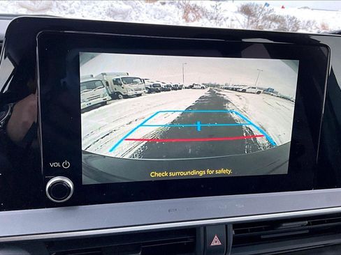 Used 2025 Toyota Prius LE image 21