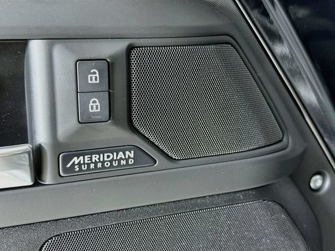 Used 2026 Land Rover Defender 110 X-Dynamic SE AWD/4WD image 23