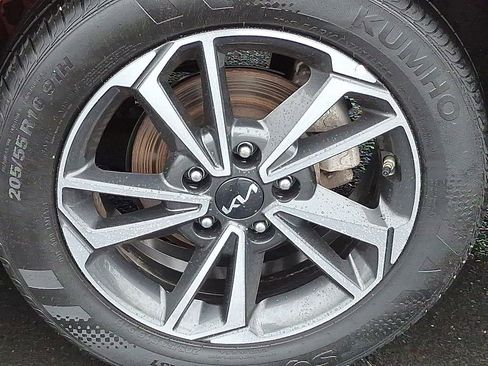 Certified 2023 Kia Forte LXS image 10